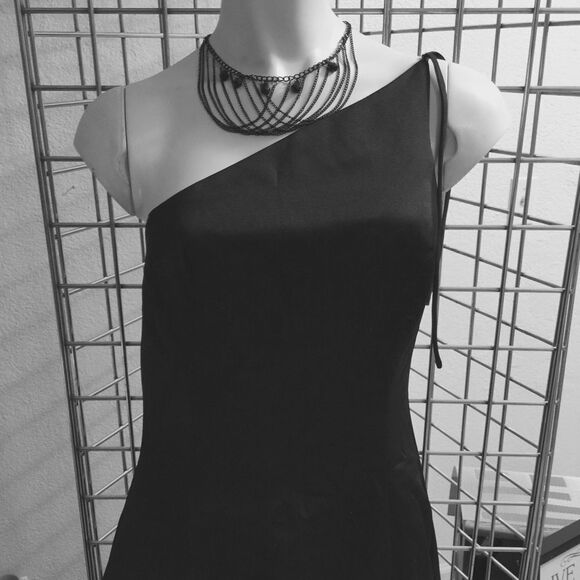 Formal One Shoulder Black Maxi dress Size 4 - Picture 4 of 4